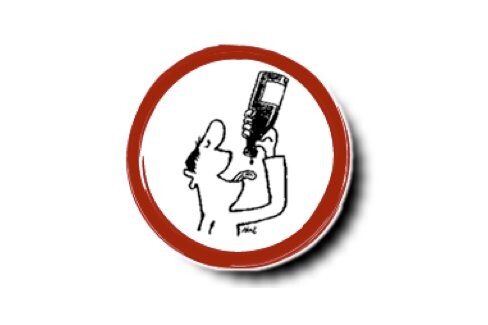 Les coudes sur la table