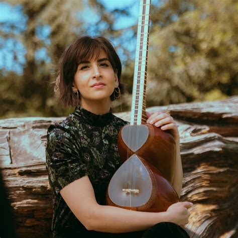 Rencontre Persane avec Sogol Mirzaei virtuose du Tar et de l'Ensemble Chakam