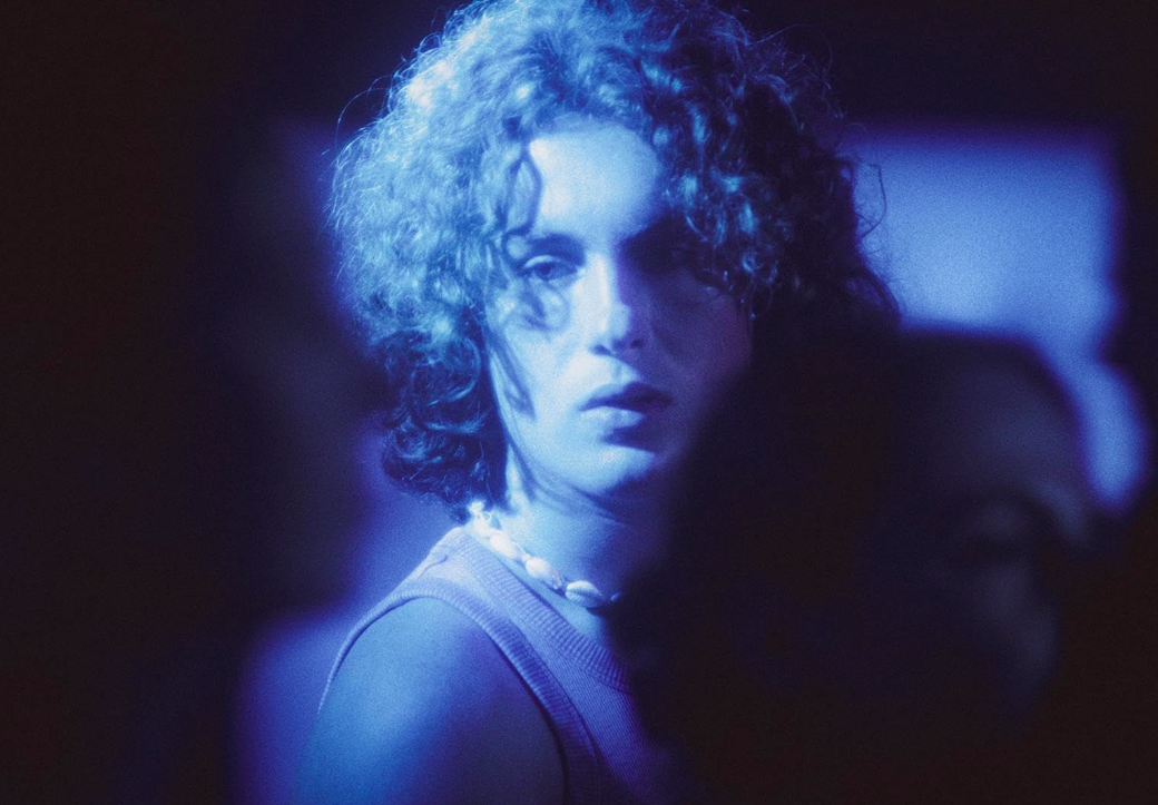 L’HEBDO — « Mâle de mer » : quand Grindr nous hante